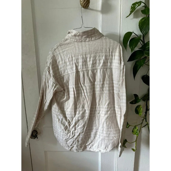 Hollister Women’s size small plaid button down shirt - Picture 6 of 7